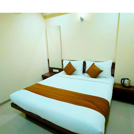 Sai Srushti By Neem Square Hotel Shirdi Eksteriør billede