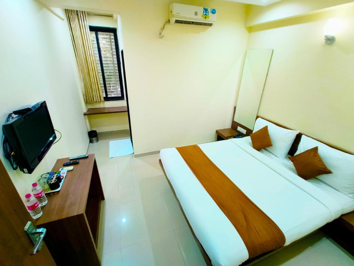 Sai Srushti By Neem Square Hotel Shirdi Eksteriør billede
