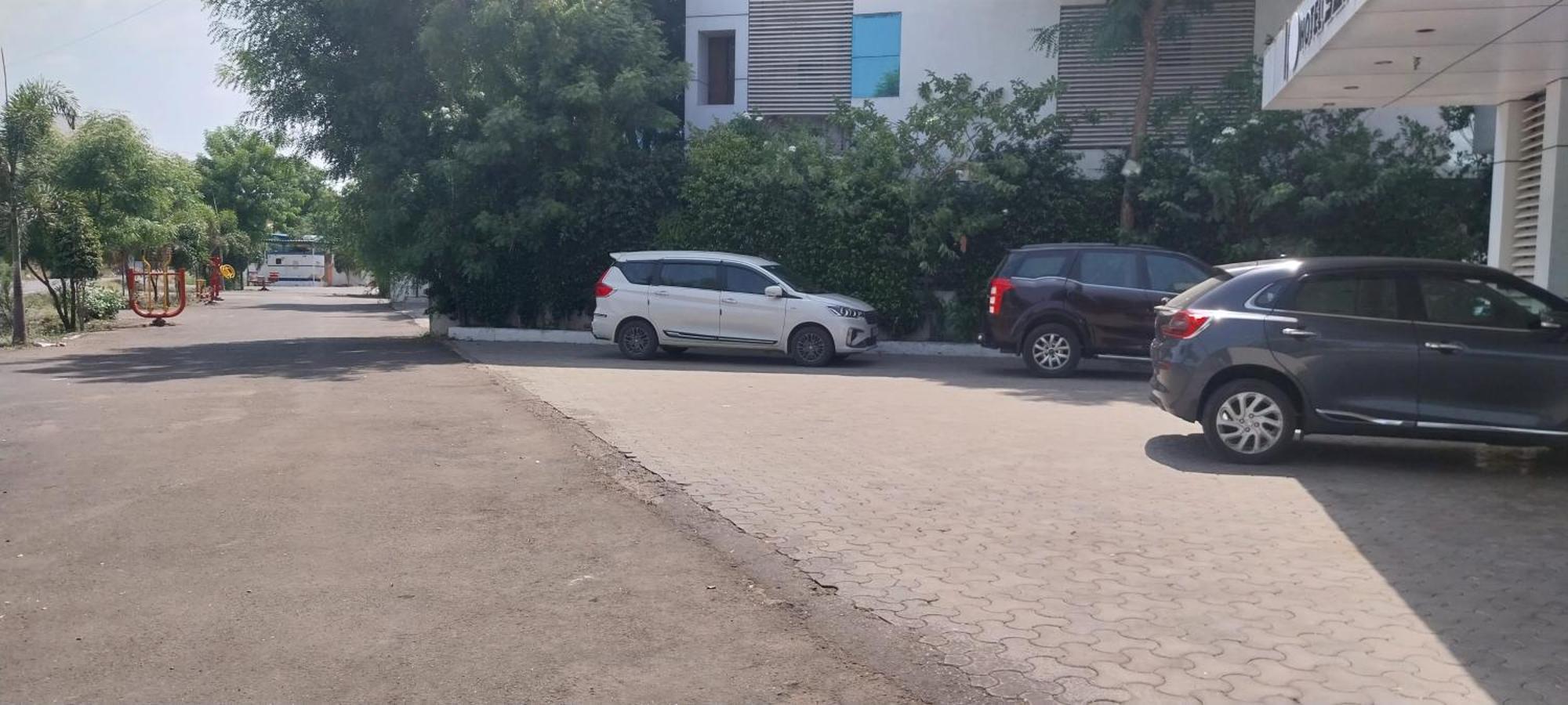 Sai Srushti By Neem Square Hotel Shirdi Eksteriør billede